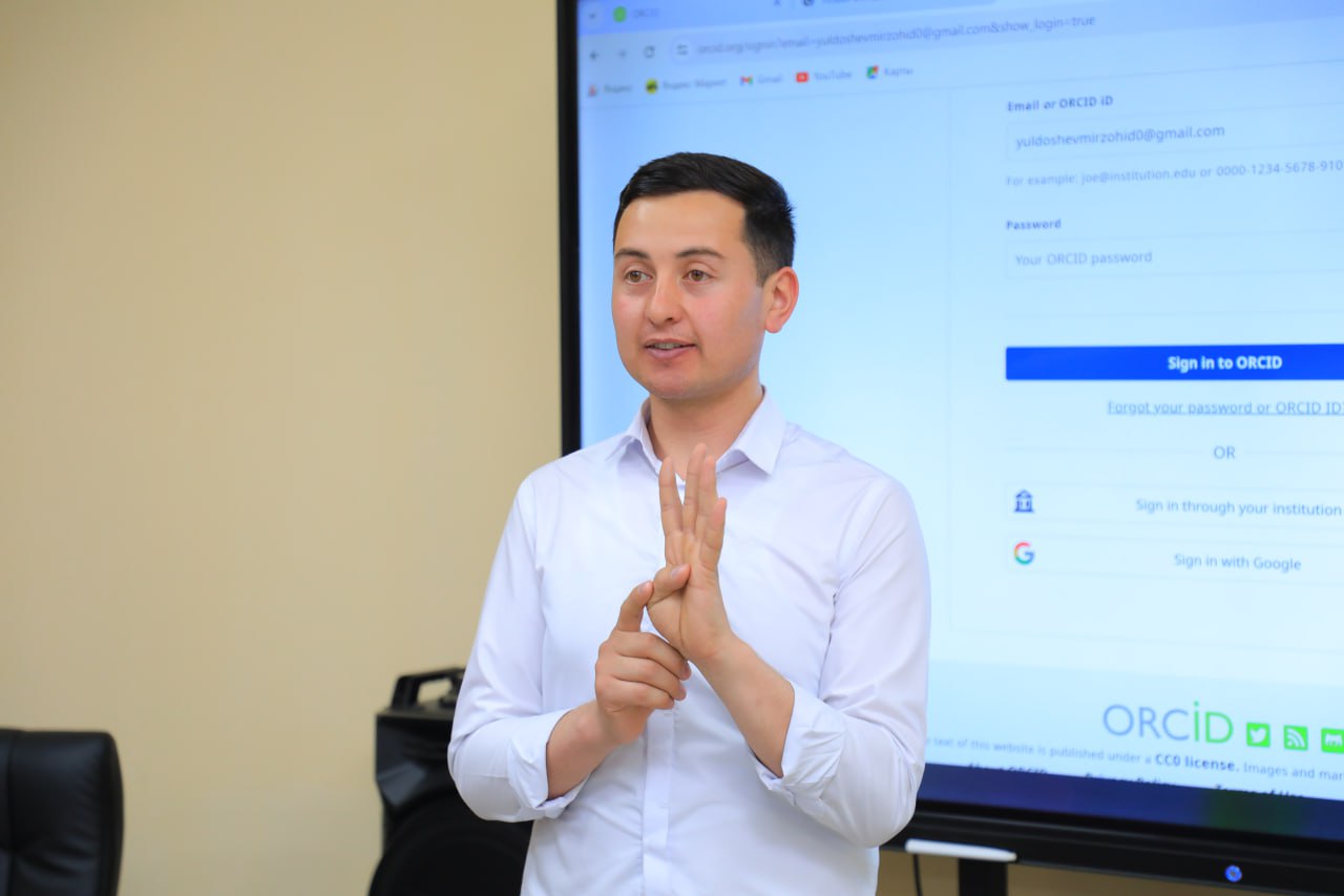 Project team member Mirzoxid Yuldoshev delivering a talk on ORCID Implementation in Uzbekistan in Uzbekistan-Finland Pedagogical Institute, Uzbekistan